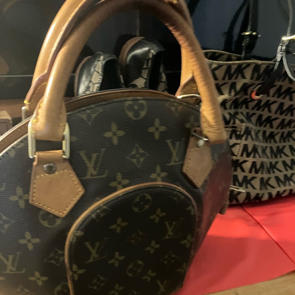 Lou’s bag. Come on carry the best.